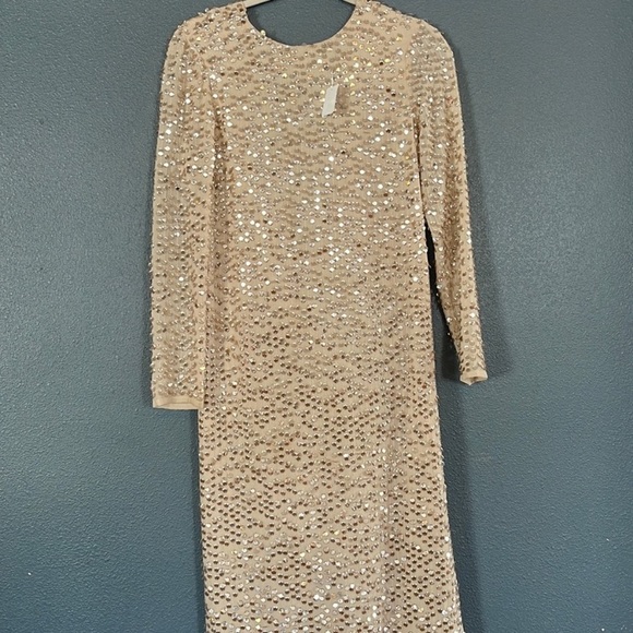 Worn 1 time. ASOS Maxi dress with open back - Picture 4 of 6